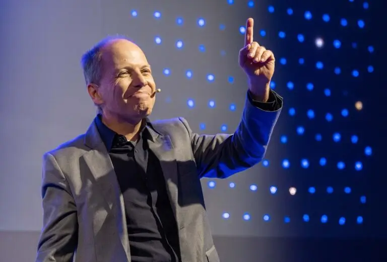 yousri mandour transformatiespreker tijdens een keynote